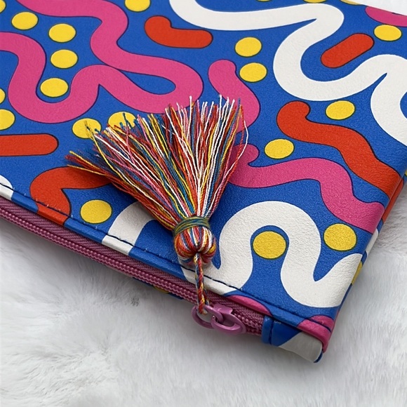 4/$25 Ipsy Glam Bag March 2023 - Bright Color Pattern - Picture 3 of 5